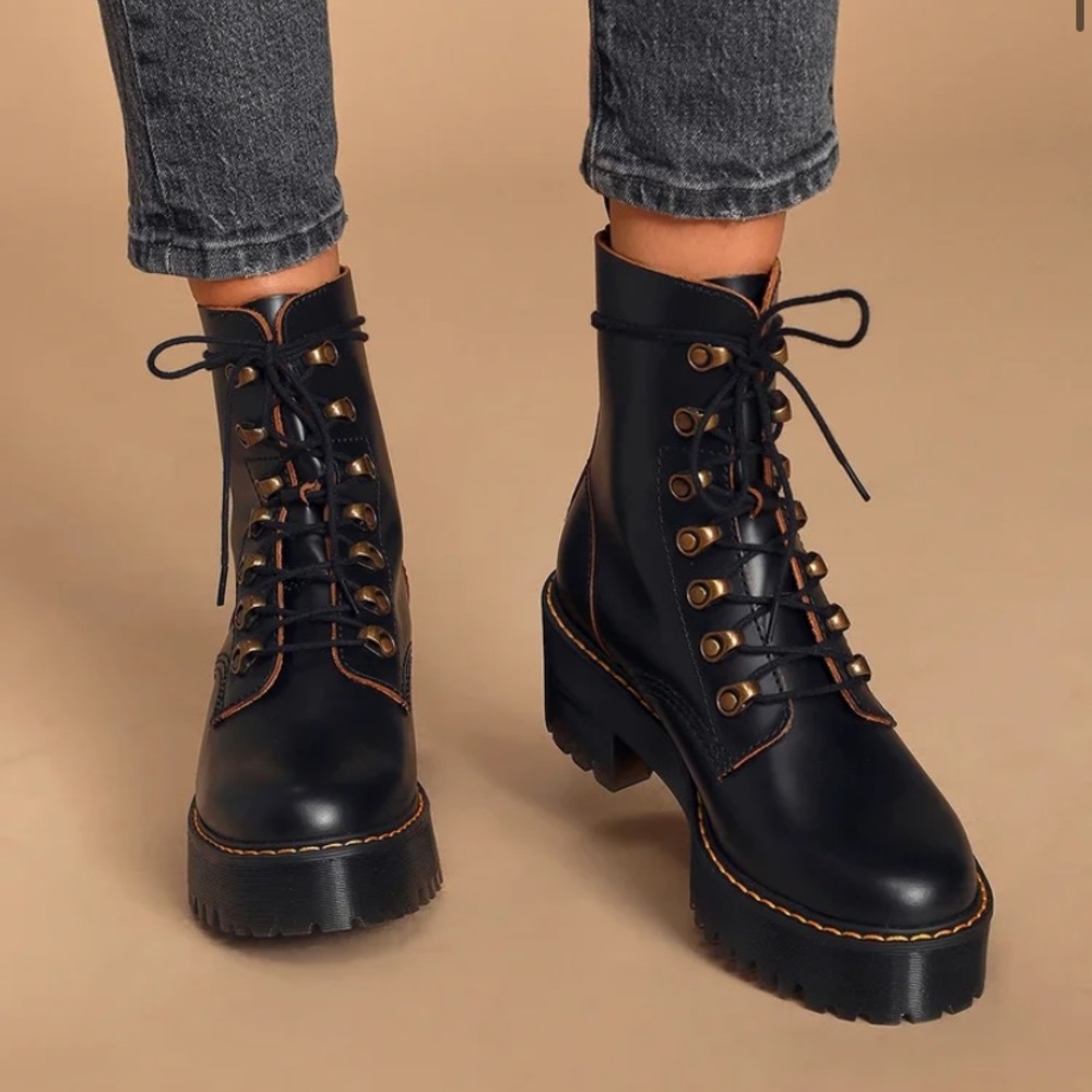 Dr. Marten Leona Black Vintage Smooth Leather Lace Up Platform Boots NWOT Size 8